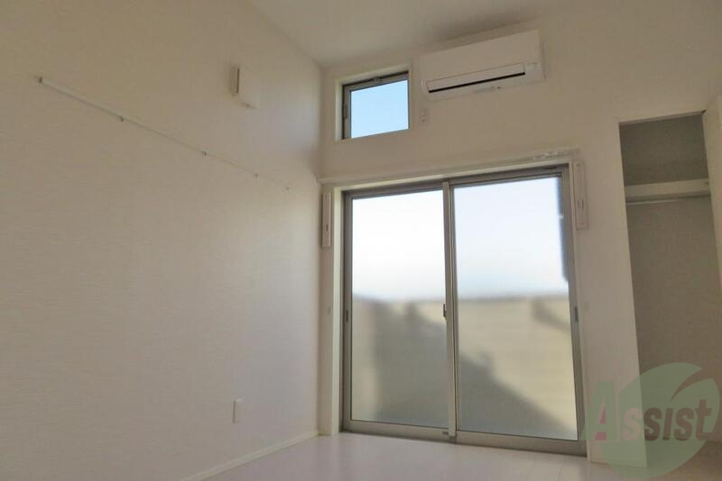 居室・リビング　高い天井でお部屋の解放感もバッチリです。いいですねー