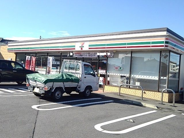 コンビニ　セブンイレブン新町笛木境店（コンビニ）まで500m