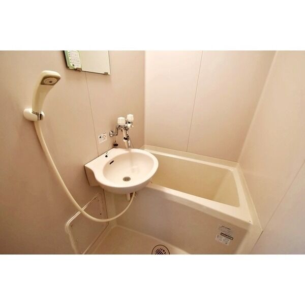 バス・シャワールーム　画像と現状が異なる場合は現状優先となります。