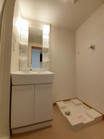 洗面設備　コンパクトで使いやすい洗面所