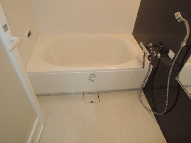 バス・シャワールーム　コンパクトで使いやすいお風呂です