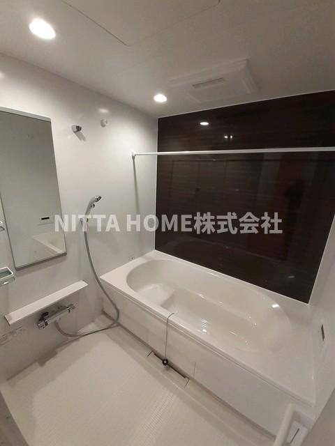 バス・シャワールーム　１坪以上の大きな浴室です★追い焚きや浴室乾燥機能付き●