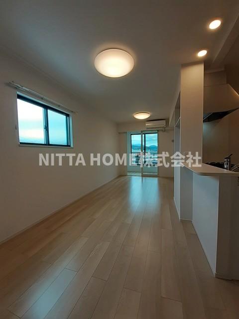 居室・リビング　１２．５帖のリビングルームになります◇