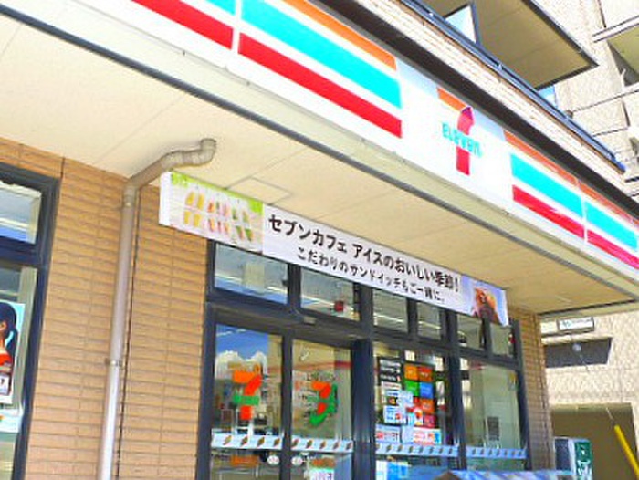 コンビニ　セブンイレブン（コンビニ）まで566m