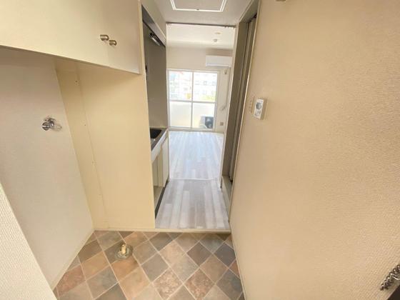玄関　※別号室の写真です。