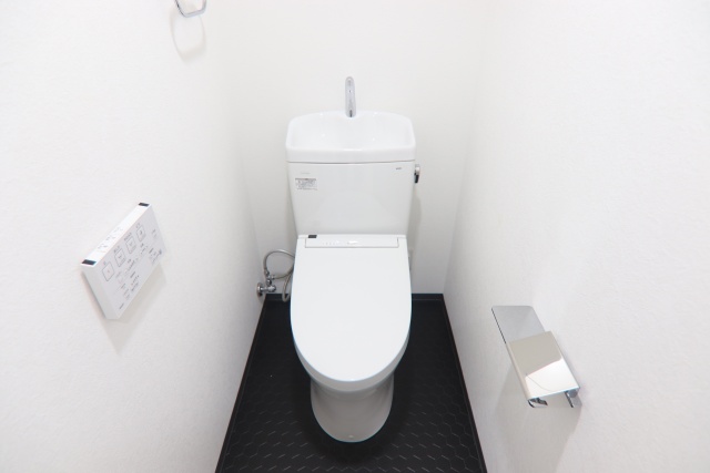 トイレ　※別室の参考写真の為、現況優先です。