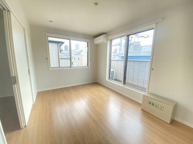 その他部屋・スペース　広くて明るい寝室