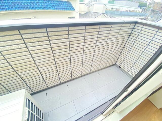 バルコニー　陽当たり良好なバルコニーです