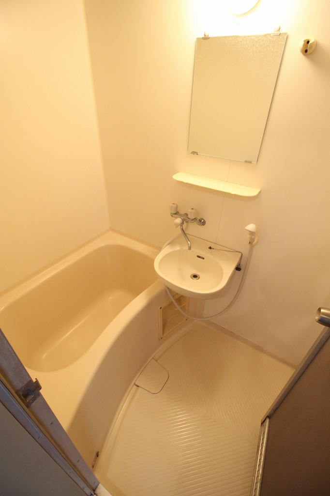 バス・シャワールーム　別の部屋の写真です