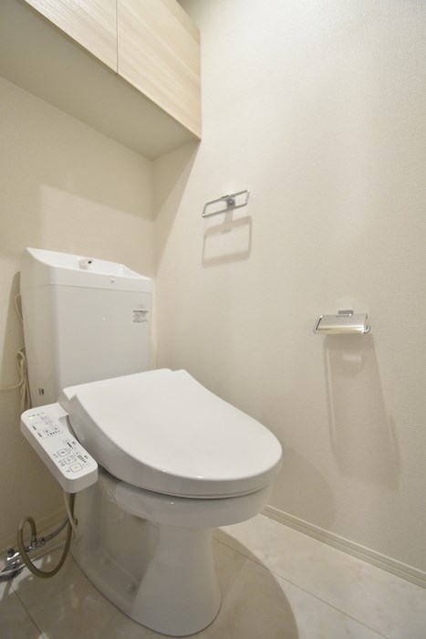 トイレ　温水洗浄暖房便座付きトイレです