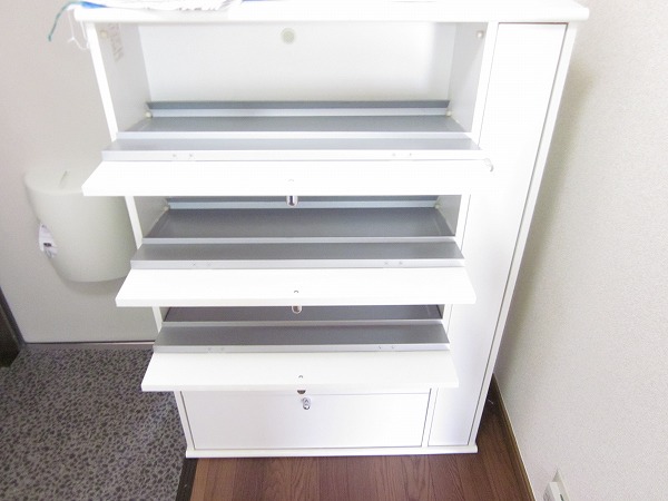 玄関　※別部屋参考写真