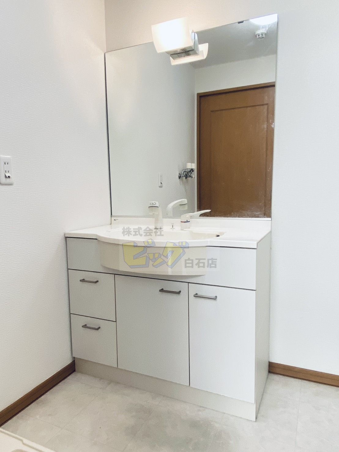 洗面設備　人気の設備シャンプードレッサーを完備しています♪