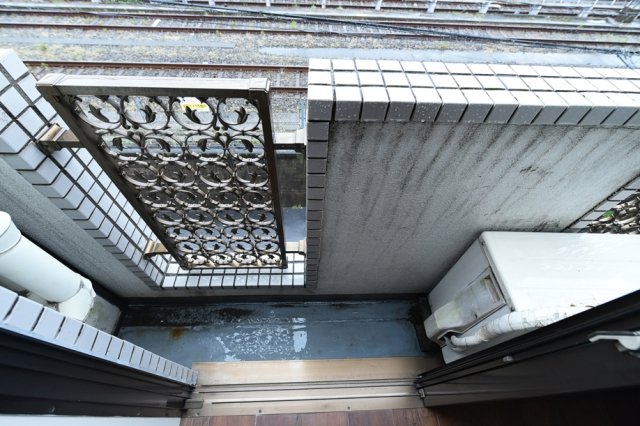 バルコニー　暖かな日差しのふりそそぐバルコニー