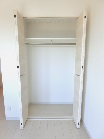 収納　同物件内別部屋の写真になります。