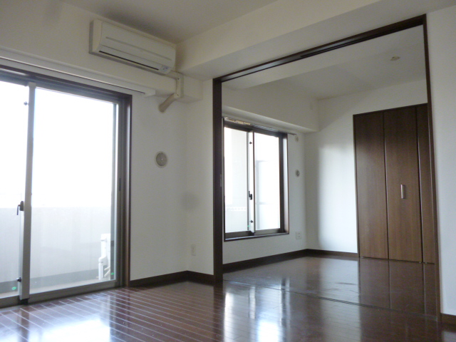 居室・リビング　内観1