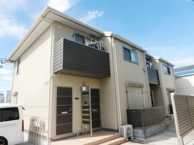 建物外観　コンビニやスーパーも近く便利です