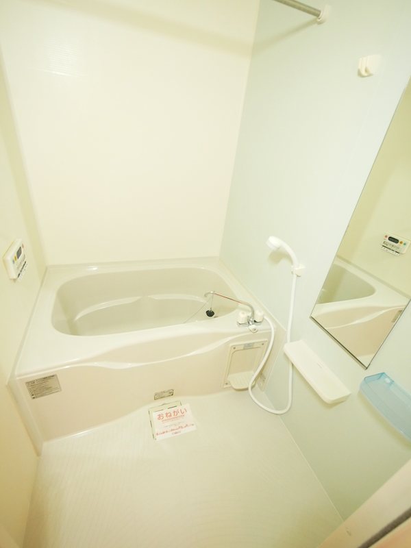 バス・シャワールーム　シャワー・追い焚き給湯