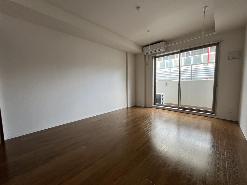 居室・リビング　※同建物の別のお部屋の写真です。