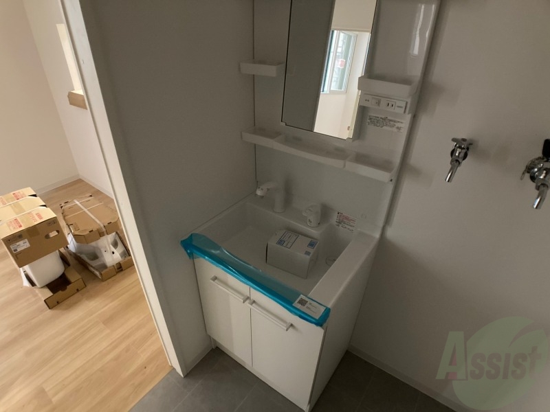 洗面設備　シャンプードレッサー。身支度はここでばっちりですね。