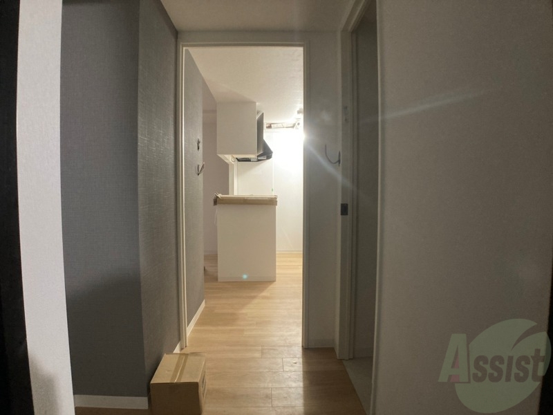 玄関　玄関です。すぐ広いリビングにつながっています。