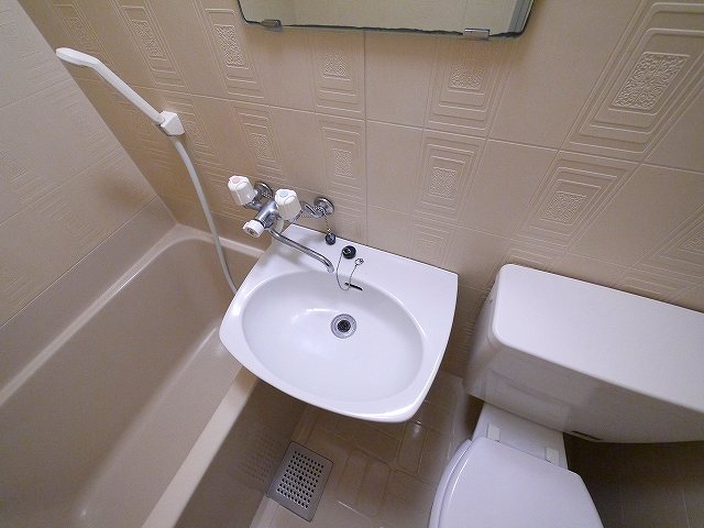 その他設備　お風呂には洗面台もついてます。