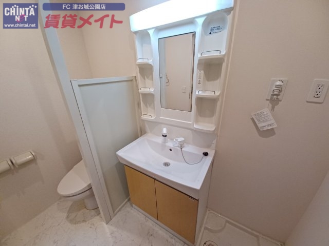 洗面設備　同物件別室反転タイプ画像