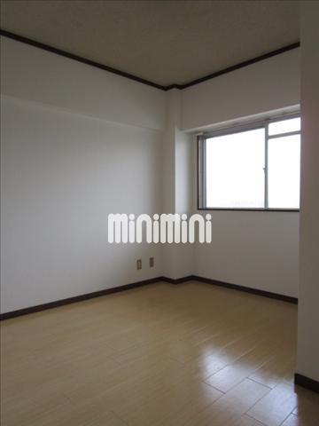 居室・リビング　北側の洋室は寝室にピッタリですね