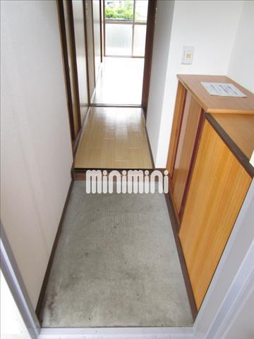 玄関　下駄箱付きの玄関です