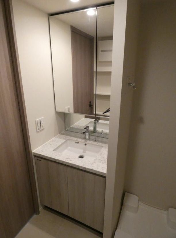 洗面設備　写真は同タイプ住居です。