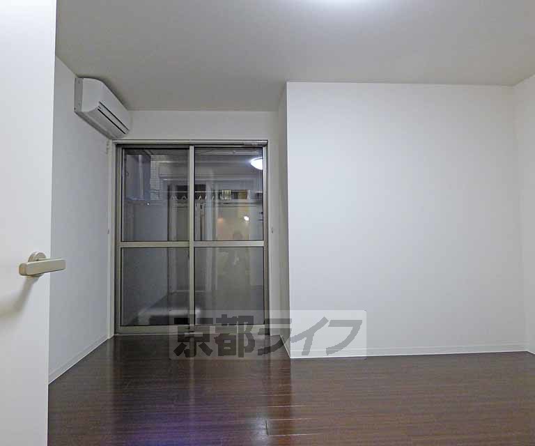 居室・リビング　広い室内です。