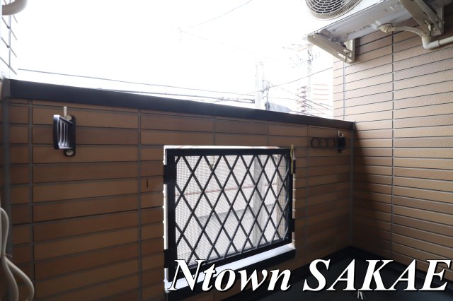 バルコニー　外からの目が気にならないバルコニーで洗濯物が干せます