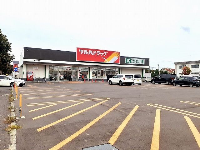 ドラックストア　ツルハドラッグ滝川本町店（ドラッグストア）まで200m