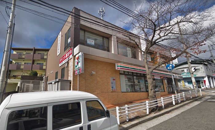 コンビニ　セブンイレブン（コンビニ）まで500m