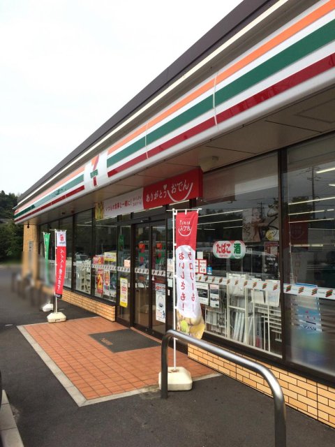 コンビニ　セブン－イレブン　松江春日店（コンビニ）まで332m