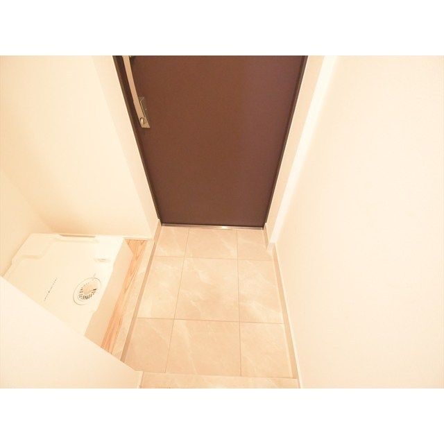 玄関　※反転タイプの写真を使用しています。