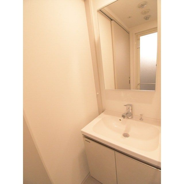 洗面設備　※反転タイプの写真を使用しています。