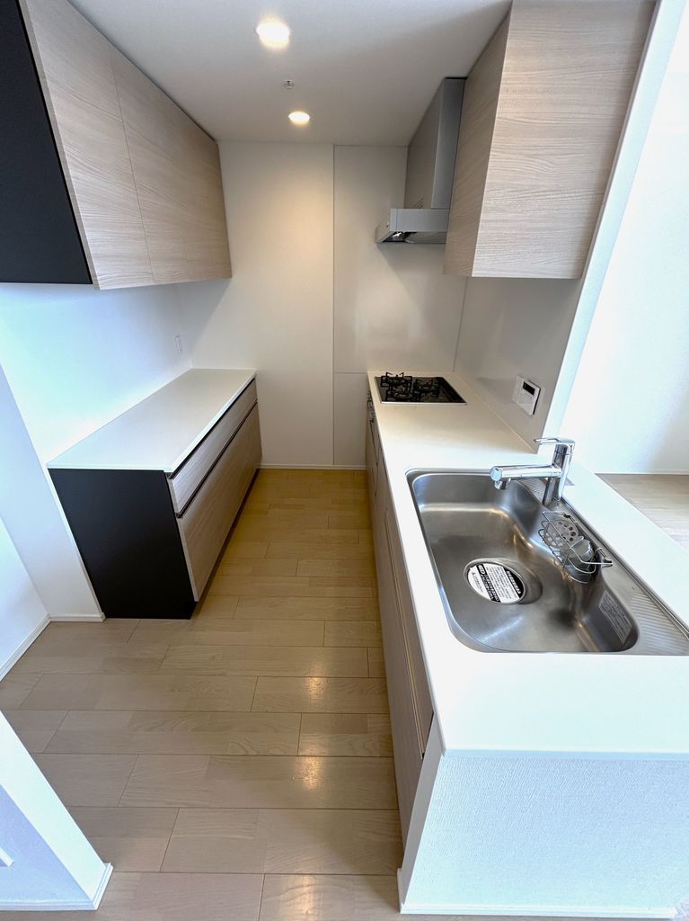 キッチン　キッチンスペース約3.4帖：キャビネットボード含む