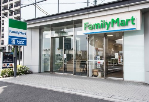 コンビニ　ファミリーマート オンワードベイパークビル店（コンビニ）まで308m