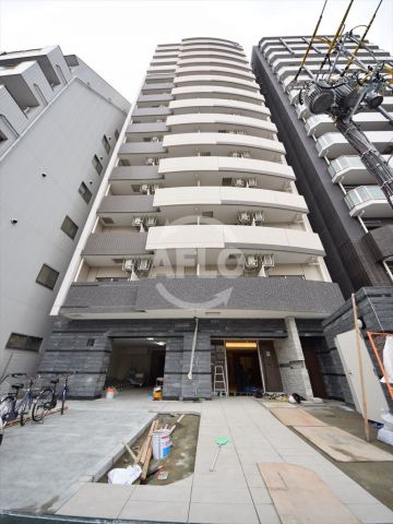 建物外観　レジュールアッシュ難波MINAMI-III　重厚感のある外観