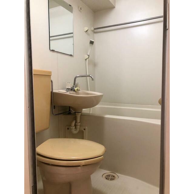 バス・シャワールーム　3点ユニットバス。乾燥機付きです。