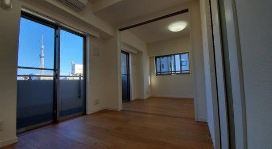 居室・リビング　☆明るい居間☆