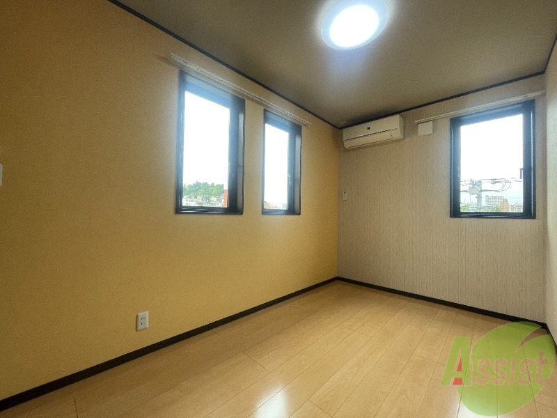 居室・リビング　陽当たりが良く、広々として過ごしやすそうです。