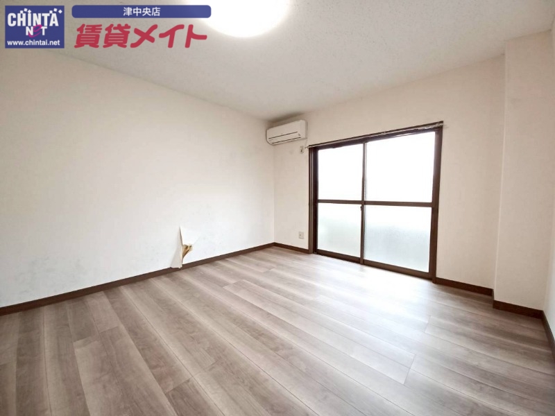 居室・リビング　同物件別室画像