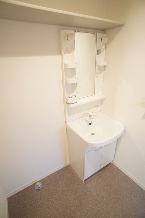 洗面設備　シャンプードレッサー、室内洗濯機置き場