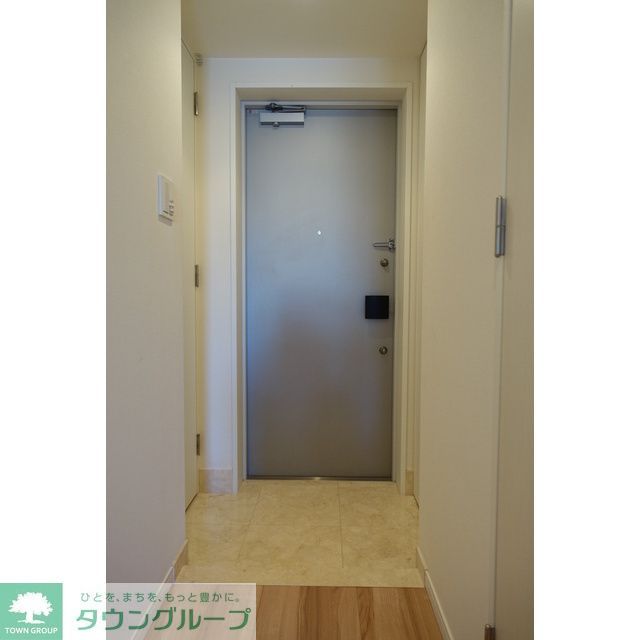 玄関　702号室の写真です。