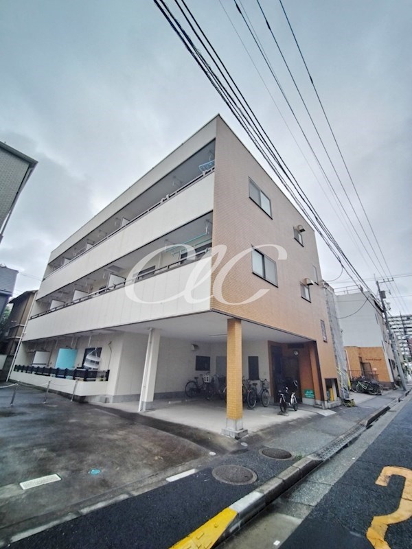 建物外観　外壁工事中