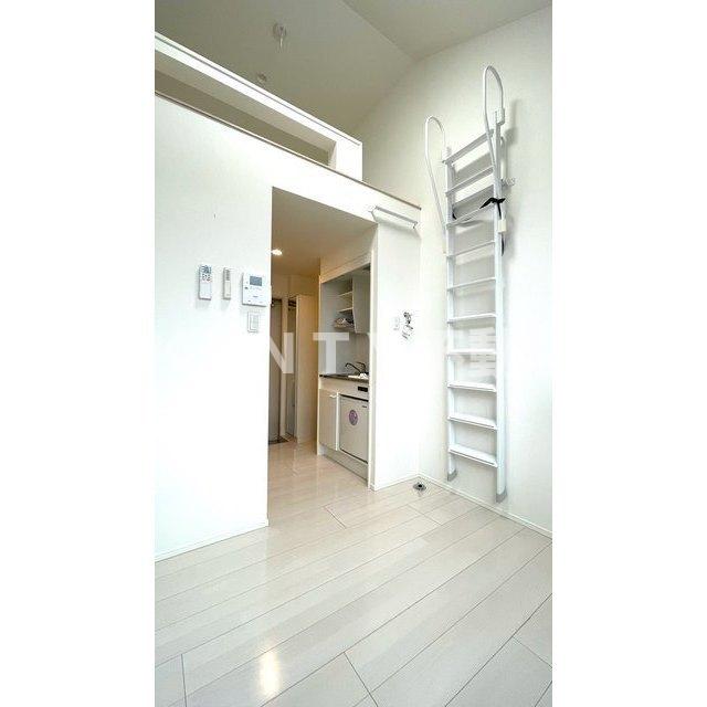 居室・リビング　こちらの居間で趣味の時間をお楽しみください