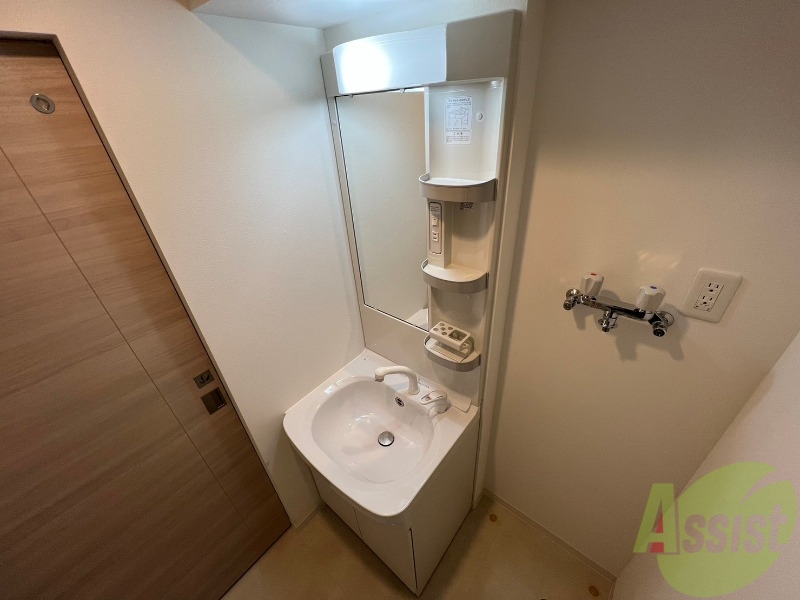 洗面設備　大きくて使いやすそうな独立洗面台になっています。