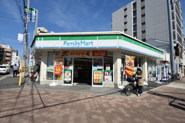 コンビニ　ファミリーマート　内代町二丁目（コンビニ）まで448m