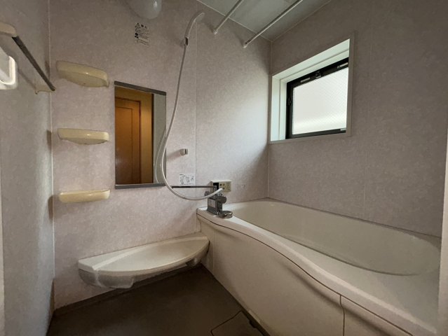 バス・シャワールーム　同物件別部屋写真